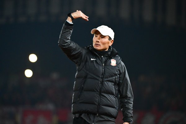 邵佳一年薪封顶100万！媒体东谈主：拿不到100万，何况传闻也不是长约