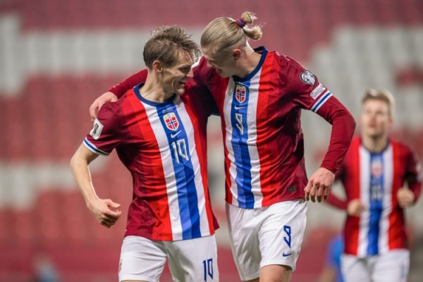 杀入宇宙杯！4.5万挪威球迷纠合庆祝，厄德高着为压轴嘉宾登场