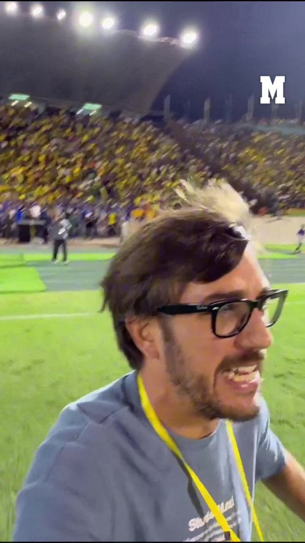 千里浸式庆祝！奴隶记者镜头干与球场，感受库拉索球员的庆祝氛围