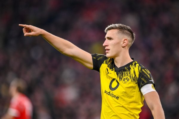 世体：巴萨中卫引援体恤施洛特贝克，球员估价4000万欧元