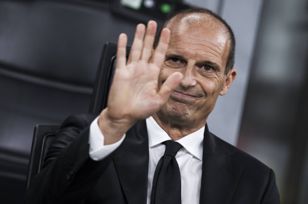 米体：米兰在赢得同城德比后，球员们在一家餐厅里不息了庆祝活动