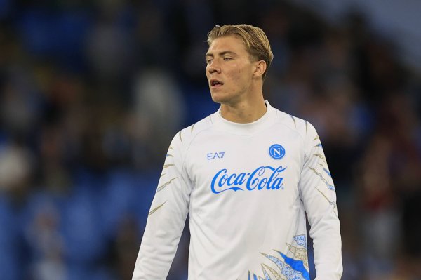 12场4球，TA：那不勒斯孤高霍伊伦的推崇，球员填补了卢卡库伤缺