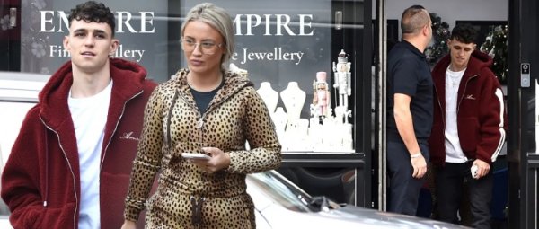 要受室了？福登与女友一同逛珠宝店挑阻挡，25岁也曾有3个孩子