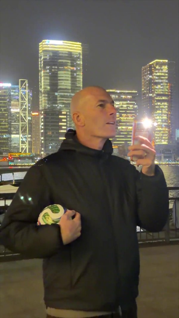 精巧的东方游戏😂皆达内与上海大妈踢毽子，在一声声漂亮中上面