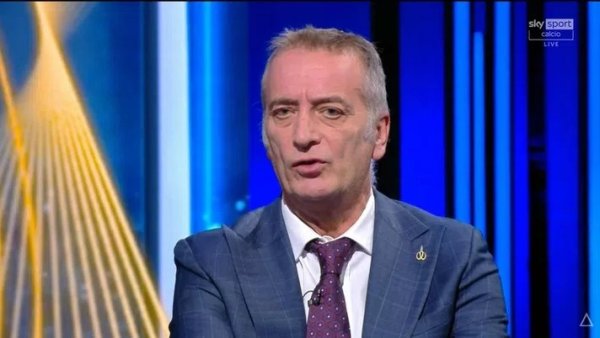 记者：国米右路单薄，正本买来的路易斯·恩里克也曾被弃用