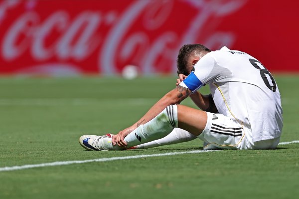 啥本事是个头😟阿诺德伤2个月+卡瓦哈尔手术，82又要踢右后卫了